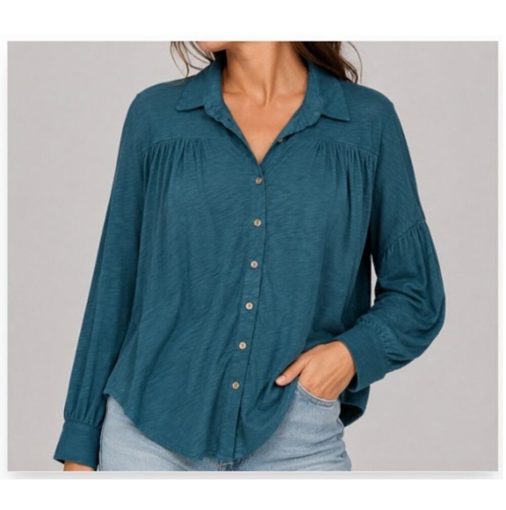 T.La Button Front Blouse Womens M Green Long Sleeve Gathered Collared Knit Shirt
